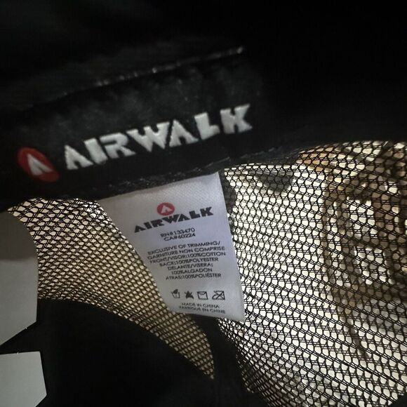 Airwalk Flat Bill Snap Back Trucker Baseball Hat Black Logo NWT - Picture 4 of 5